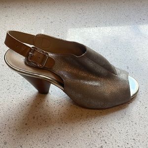 Sechelle’s strap back sandals